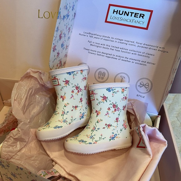 LoveShackFancy Other - NIB LoveShackFancy x Hunter toddler boots in Confetti Bloom!